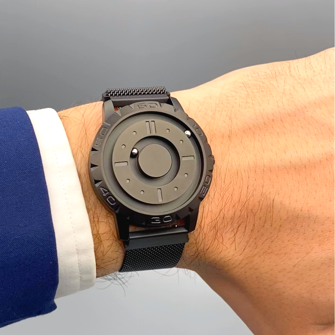 Magneto-Watch-Komet-Black-Maschenarmband-Schwarz-Lifestyle-Handgelenk