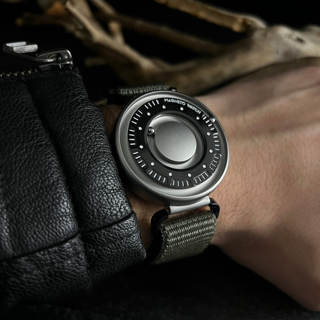 Magneto-Watch-Primus-Titan-Sport-Loop-Olivgruen-Lifestyle-Handgelenk