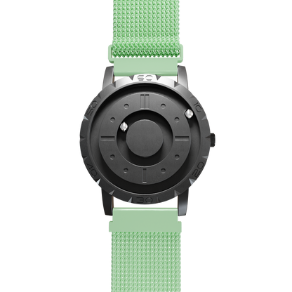 Magneto-Watch-Komet-Black-Maschenarmband-Mint-Front
