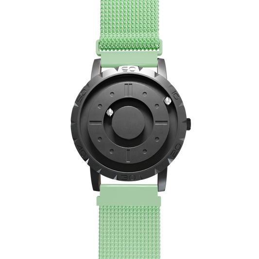 Magneto-Watch-Komet-Black-Maschenarmband-Mint-Front