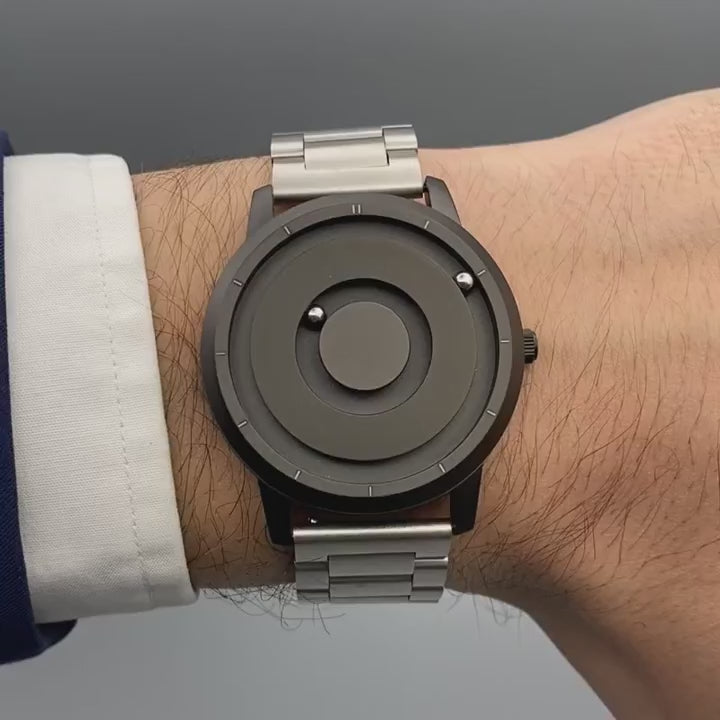Magneto-Watch-Jupiter-Black-Edelstahl-Silber-Handgelenk-Video