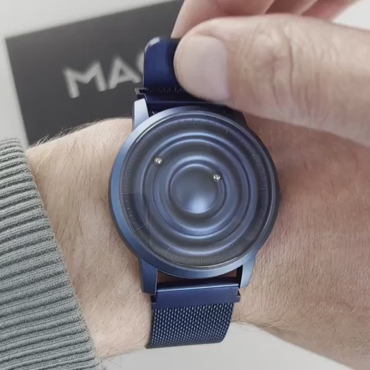 Magneto-Watch-Wave-Blue-Maschenarmband-Blau-Handgelenk-Video