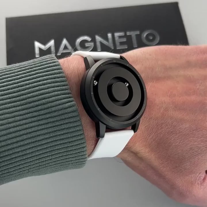  Magneto-Watch-Jupiter-Black-Silikon-Weiss-Handgelenk-Video