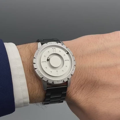 Magneto-Watch-Komet-Silver-Edelstahl-Schwarz-Handgelenk-Video