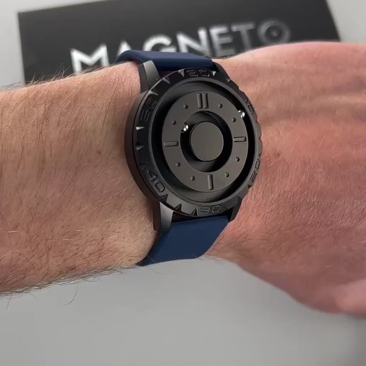 Magneto-Watch-Komet-Black-Silikon-Blau-Handgelenk-Video