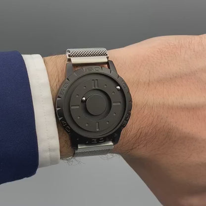 Magneto-Watch-Komet-Black-Maschenarmband-Silber-Handgelenk-Video
