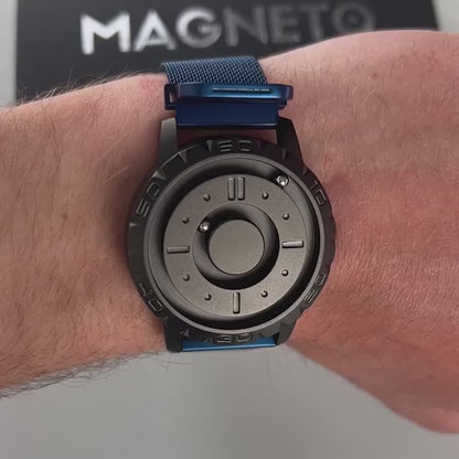 Magneto-Watch-Komet-Black-Maschenarmband-Blau-Handgelenk-Video