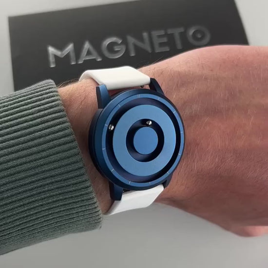 Magneto-Watch-Jupiter-Blue-Silikon-Weiss-Handgelenk-Video