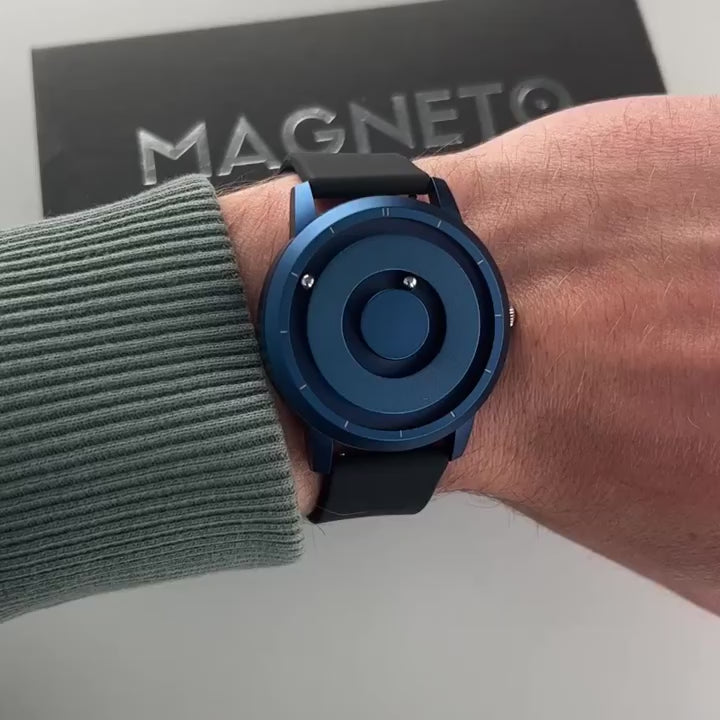 Magneto-Watch-Jupiter-Blue-Silikon-Schwarz-Handgelenk-Video